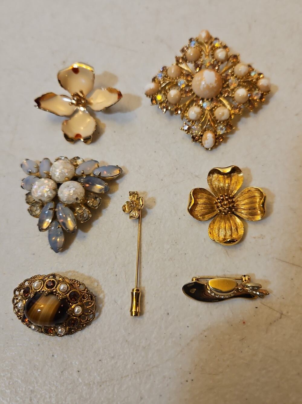 Bundle Lot Of Vintage Brooch Pin Lot Of 7 Brooches / Pins